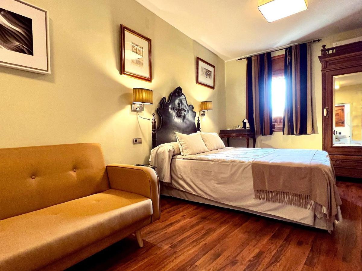 Almunia De San Miguel Apartahotel Toledo